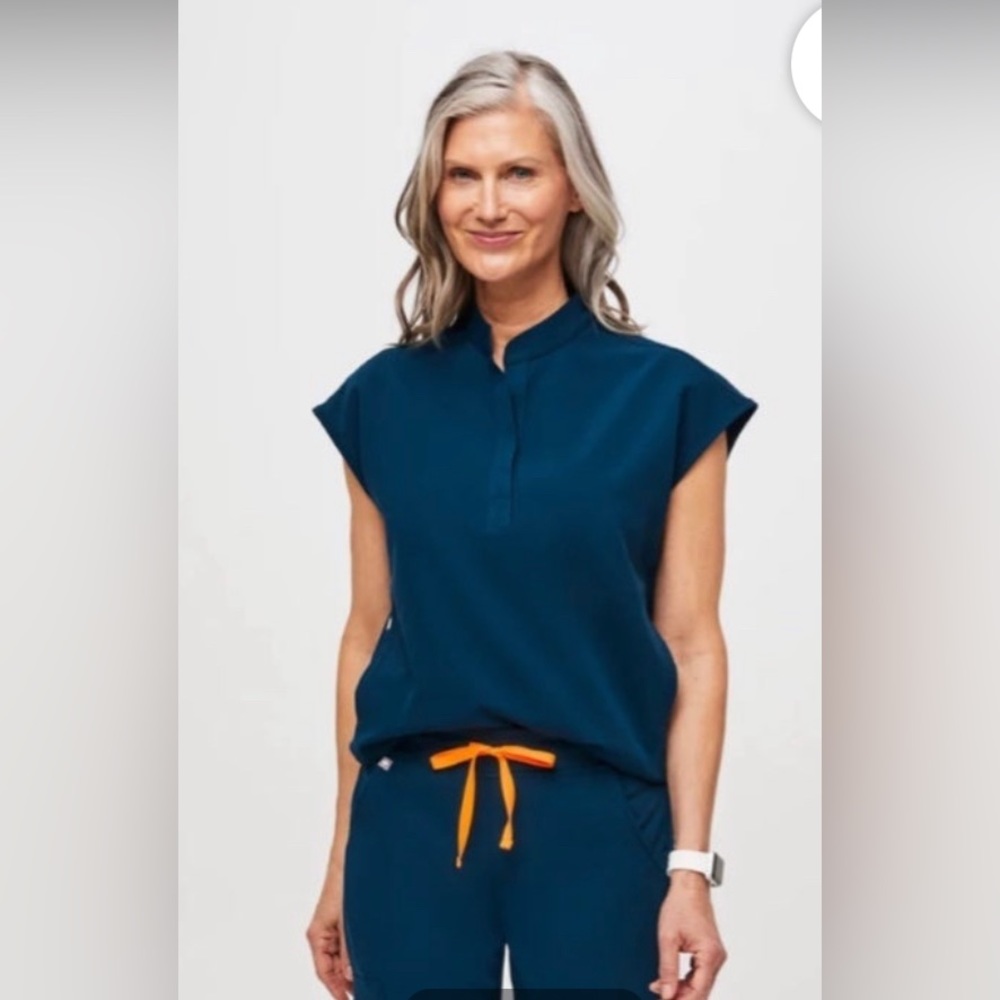 Rafaela™ Oversized Scrub Top Medium